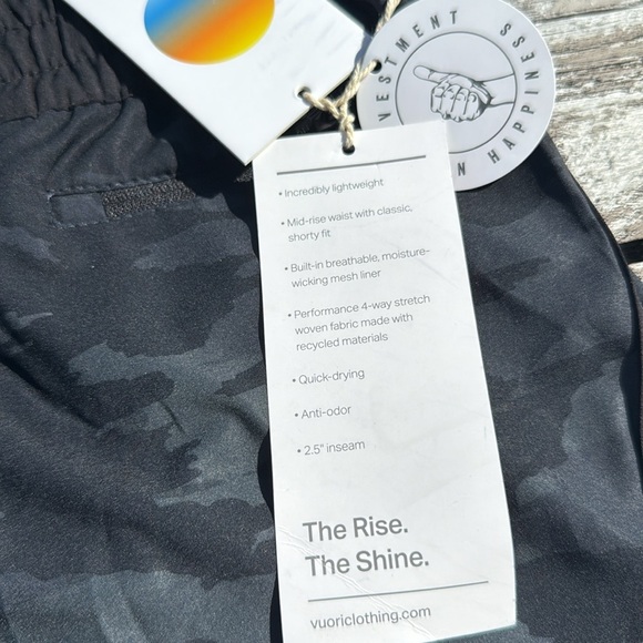 VUORI Clementine Short Women's Performance Shorts NWT Black Camo‎ large - Picture 3 of 7